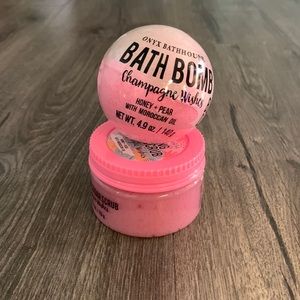 Bath bomb and sugar scrub bundle